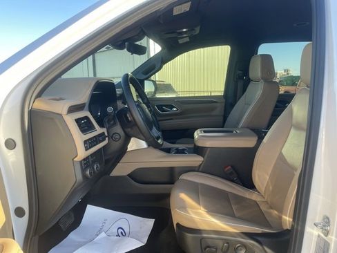 Used 2024 Chevrolet Suburban Premier image 21