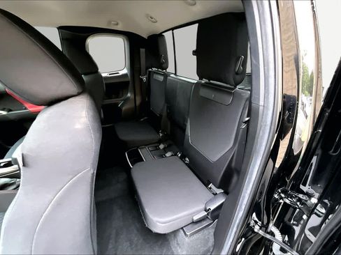 Used 2023 Toyota Tacoma SR5 AWD/4WD image 21