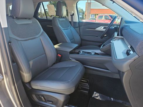 New 2026 Ford Explorer Active w/ Active Comfort Package image 8
