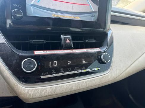 Used 2025 Toyota Corolla LE FWD image 9