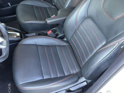 Used 2020 Nissan Kicks SR w/ SR Premium Package FWD image 29