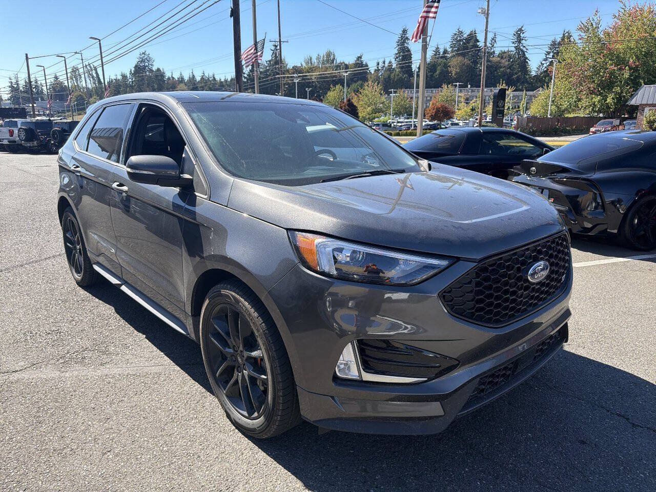 Used 2019 Ford Edge ST w/ Convenience Package AWD/4WD image 2