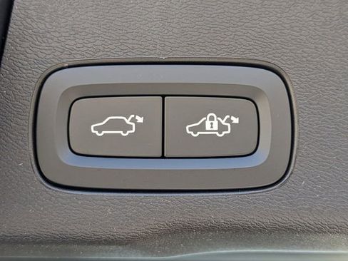 New 2025 Volvo XC60 B5 Plus w/ Protection Package Premier image 17