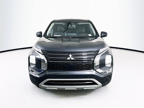 Used 2024 Mitsubishi Outlander SE image 2