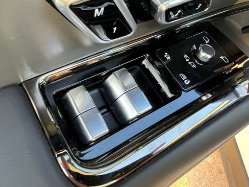 Certified 2025 Land Rover Range Rover Sport SE image 11