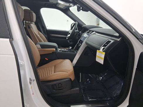 New 2026 Land Rover Discovery Limited Edition image 32