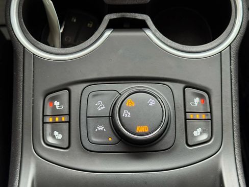 Used 2022 GMC Terrain SLT image 30