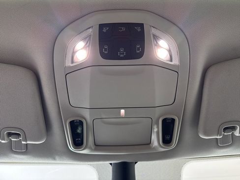 Used 2024 Chrysler Pacifica Limited image 30