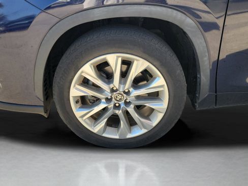 Used 2023 Toyota Highlander Limited image 30