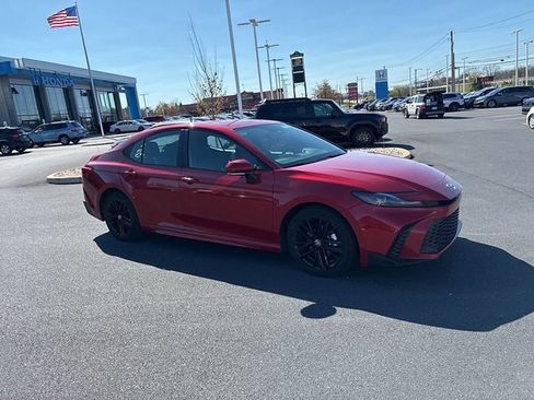 Certified 2025 Toyota Camry SE image 3