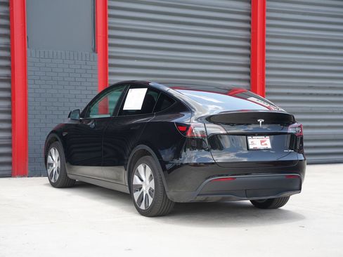 Used 2023 Tesla Model Y Long Range AWD/4WD image 10