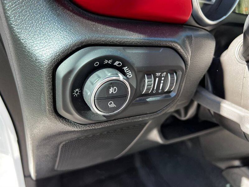 Used 2022 Jeep Gladiator Rubicon w/ Trailer Tow Package AWD/4WD image 26