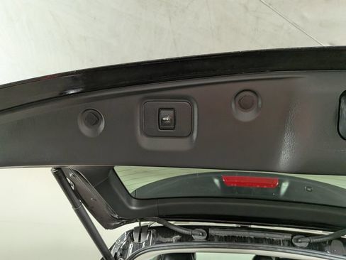 Used 2019 Nissan Pathfinder SL AWD/4WD image 11