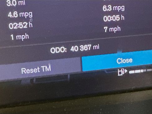 Used 2023 Volvo XC40 B5 Ultimate image 19