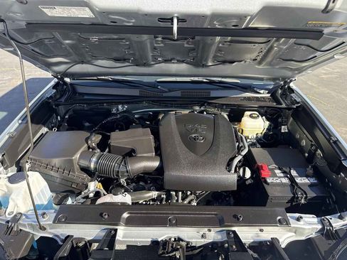 Used 2023 Toyota Tacoma TRD Off-Road image 11