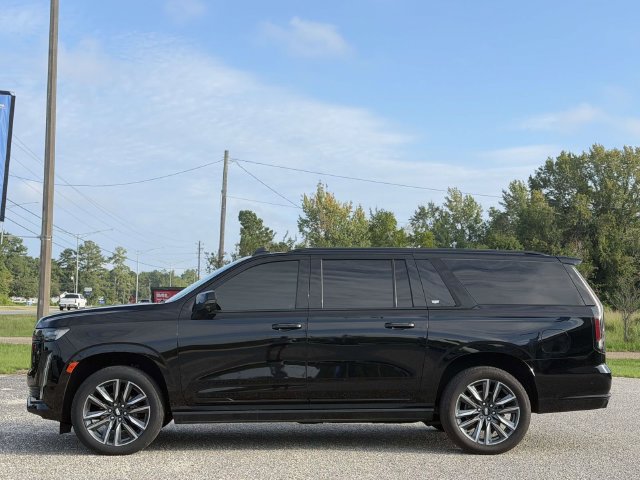 Used 2022 Cadillac Escalade ESV Sport Platinum w/ Heavy-Duty Trailer Package AWD/4WD image 13