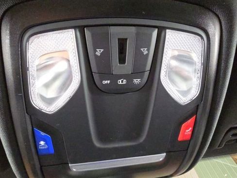 Used 2024 RAM 2500 Big Horn w/ Sport Appearance Package image 19