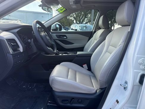 Used 2023 Nissan Rogue SV w/ SV Premium B Package FWD image 10