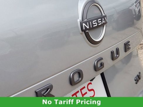 Used 2024 Nissan Rogue SV FWD image 11