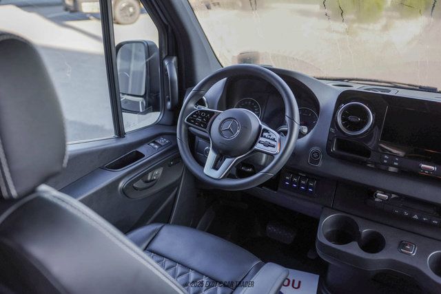 Used 2024 Mercedes-Benz Sprinter 2500 image 27