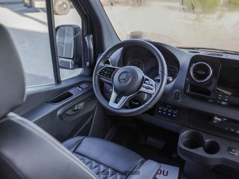 Used 2024 Mercedes-Benz Sprinter 2500 image 27