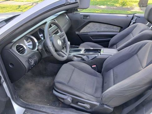 Used 2012 Ford Mustang Convertible RWD image 17