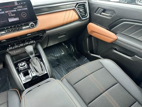 Used 2025 GMC Canyon AT4 AWD/4WD image 15