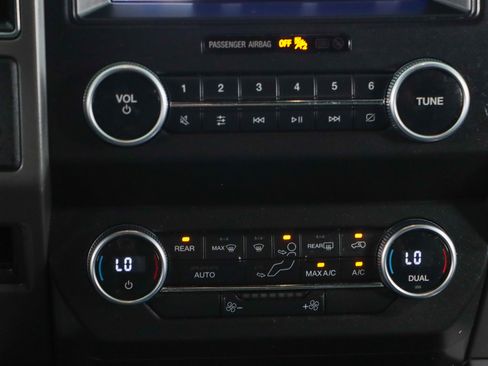 Used 2021 Ford Expedition XLT image 21