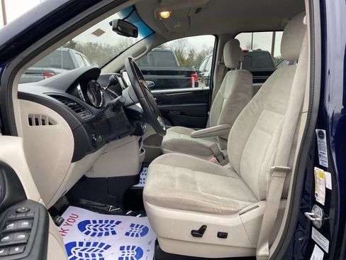Used 2016 Dodge Grand Caravan SXT w/ UConnect Hands-Free Group image 5