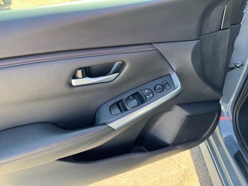 Used 2025 Nissan Sentra SR FWD image 16