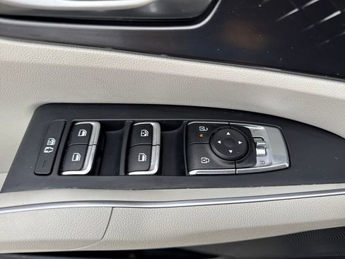 Used 2025 Kia Sorento S image 19