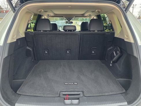 Used 2023 Nissan Rogue SV w/ SV Premium B Package image 17