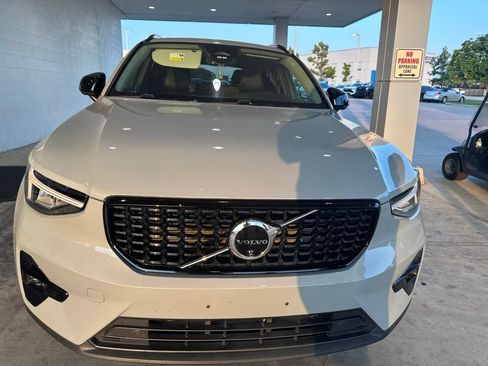 Used 2024 Volvo XC40 B5 Plus AWD/4WD image 2