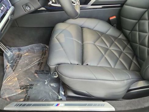 Used 2025 BMW 740i image 36