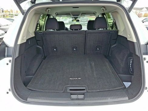 Used 2024 Nissan Rogue SV image 33