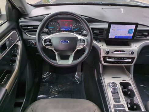 Used 2021 Ford Explorer XLT image 16