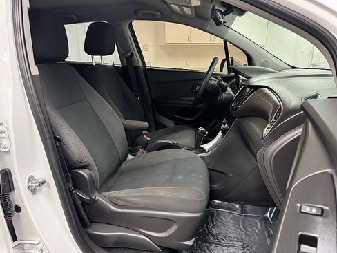 Used 2021 Chevrolet Trax LS w/ Tint and Cruise Package FWD image 13