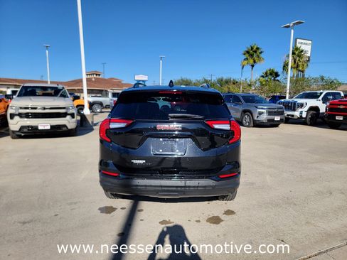 Used 2024 GMC Terrain SLE w/ Elevation Edition image 6