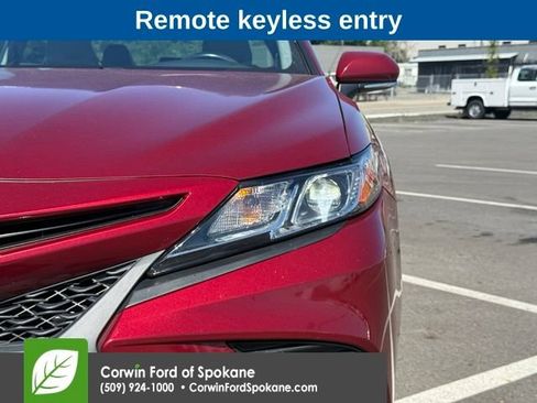 Used 2018 Toyota Camry SE w/ Moonroof Package FWD image 8