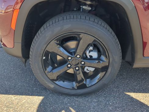 New 2025 Jeep Grand Cherokee Limited w/ Black Appearance Package image 26