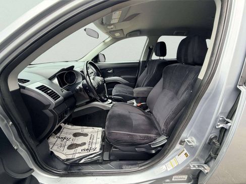 Used 2010 Mitsubishi Outlander ES AWD/4WD image 13