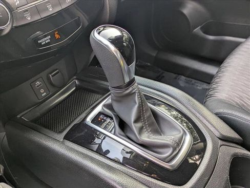 Used 2017 Nissan Rogue S image 11