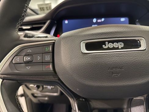 Used 2023 Jeep Grand Cherokee Altitude image 39