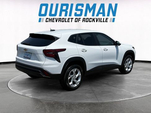 New 2026 Chevrolet Trax LS w/ LS Convenience Package FWD image 6