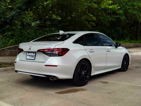 Certified 2025 Honda Civic Sport image 9