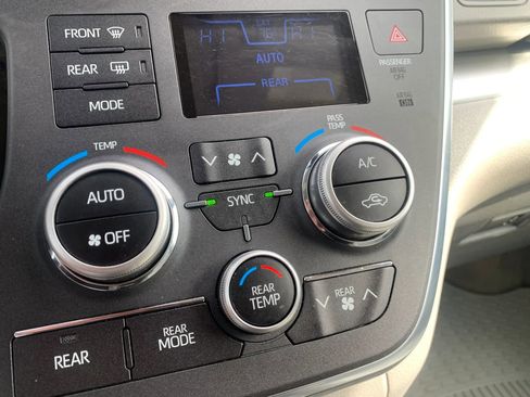 Used 2019 Toyota Sienna LE image 31