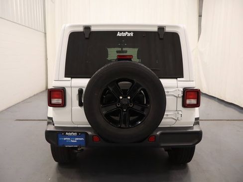 Used 2020 Jeep Wrangler Unlimited Sahara image 7