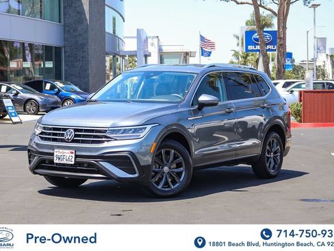 Used 2024 Volkswagen Tiguan SE FWD image 1
