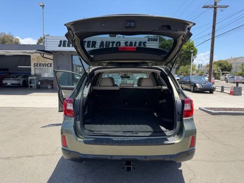 Used 2017 Subaru Outback 2.5i Limited AWD/4WD image 18