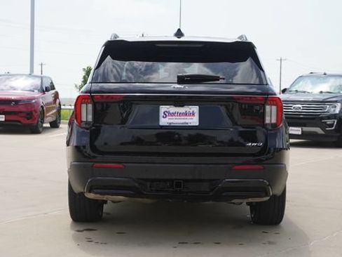 Used 2025 Ford Explorer ST-Line w/ ST-Line Street Pack AWD/4WD image 8